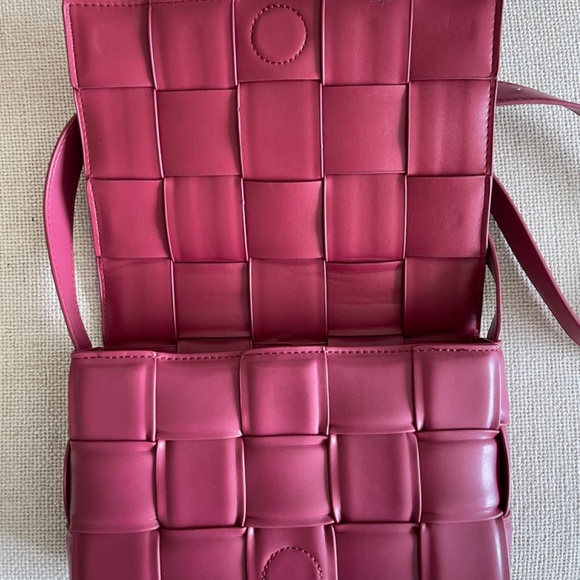 Handbag - Picture 2 of 3